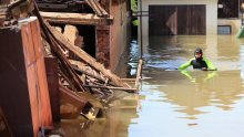 Rušit će se oko 150 poplavljenih kuća