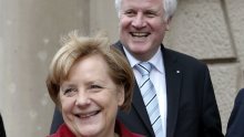 Šef bavarskih konzervativaca pružio ruku spasa kancelarki Merkel