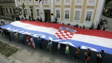 Over 1,000 rally in Vukovar against Cyrillic signs