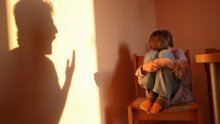 Četvrtina roditelja tuče djecu nogom ili šakom u glavu