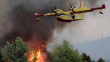 Kanaderi i zračni traktori gase nekoliko požara u Dalmaciji