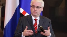 Josipović smišlja kako pomoći dužnicima u francima