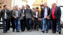 'Zašto se samo poljoprivredi reže, voda nam je do grla?'