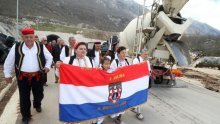 '20 kuna to je puno brate, 'oće sada tunel da naplate, eeej!'