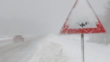 Zbog snijega u većem dijelu zemlje zimski uvjeti