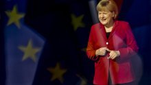 Merkel:  Stanje u euro zoni je krhko