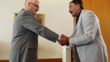 'Josipović zanemaruje ustavnu ulogu i produbljuje raskol srpske manjine'