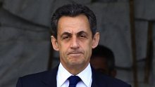 Sarkozy sada iznad glave ima pet mačeva