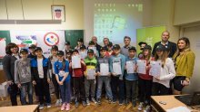 Ovo je prvih 20 učenika koji imaju diplome web detektiva