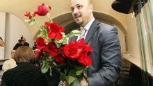 Milanović čestitao, ministri dijelili ruže