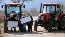 Drnišani traktorima zapriječili prolazak Splićanima