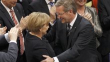 'Odlazak Wulffa dobar je za političku kulturu, a loš za Merkel'