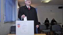 Josipovic leads in Croatia's presidential run-off