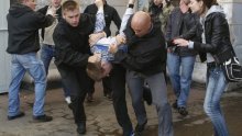 Bjelorusija zabranjuje ljudima da se besposleno okupljaju
