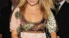 Vitke noge Kate Hudson u prešarenoj haljini