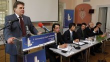 Jakovčić bi sastanak koalicije, no Milanović odlučuje