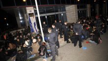 Interventna policija smirivala studente