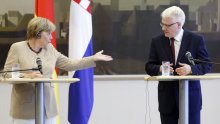 'Merkel expects Josipovic to help with Bosnia crisis'