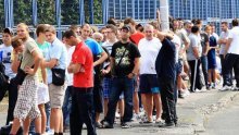 Ljudi čekali satima, a ulaznica za istok nema nigdje