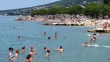 Turisti u kupaćima tjeraju nudiste s njihovih plaža
