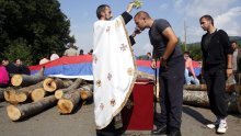 I svećenici SPC-a na barikadama kod Zupča