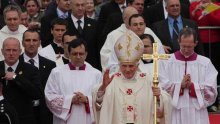 Papa upozorio na opasnost od udaljavanja od vjere