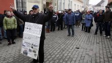 Dvjestotinjak prosvjednika u Zadru i Slavonskom Brodu