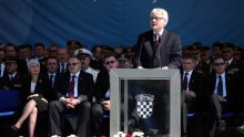 U Okučanima Josipović izviždan