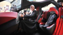 Premijerka će reklamirati električni automobil