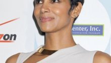 Halle Berry savršena u razrezanoj haljini