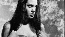 Slike 15-godišnje Angeline Jolie na aukciji