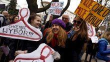 Tisuće Poljaka na ulicama protiv zabrane abortusa