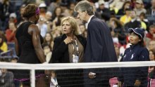 Bizaran kraj meča: Clijsters prošla Serenu
