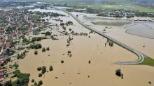 U poplavama 50 mrtvih i 123.000 osoba bez domova
