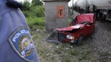 Vlak pomeo auto kod Jastrebarskog