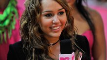 Miley Cyrus spasila kokoši