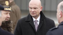 Džoker zovi kad politički zagusti, multipraktik lirske duše i garda boksača