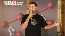 'Pobijedi Ninu Obuljen u sebi, budi veći domoljub od Hasanbegovića'