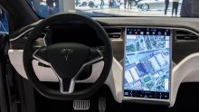 Tesla Model 3 neće imati ni (klasičnu) instrument ploču ni HUD