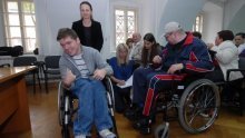 Čak 500 osoba s invaliditetom ostaje bez pomoći asistenata!