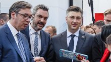 Vučić Plenkoviću dao srpsku čokoladicu, on će je 'bez problema' pojesti