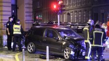 Projurio kroz crveno, udario u drugi auto i pokosio pješake