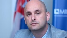 Zbog trgovinskog rata sa susjedima zastupnici moraju skratiti godišnji