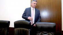 Karamarko brani suprugu: Što bi trebala, sjediti doma i gledati me na TV-u?