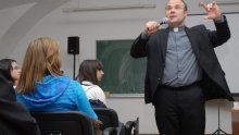 Evo što don Stojić propovijeda studentima o seksu