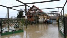 Embankments around Varazdin give way to flood wave