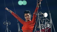 Rihanna pokupovala dijamantne ogrlice za fanove