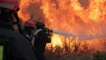 Fires in Split hinterland threatening houses in Rudine and Plano