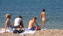 Zadrom haraju turisti lopovi