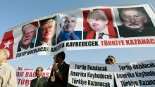 Uhićeno 30 Turaka zbog sumnje u vojni udar